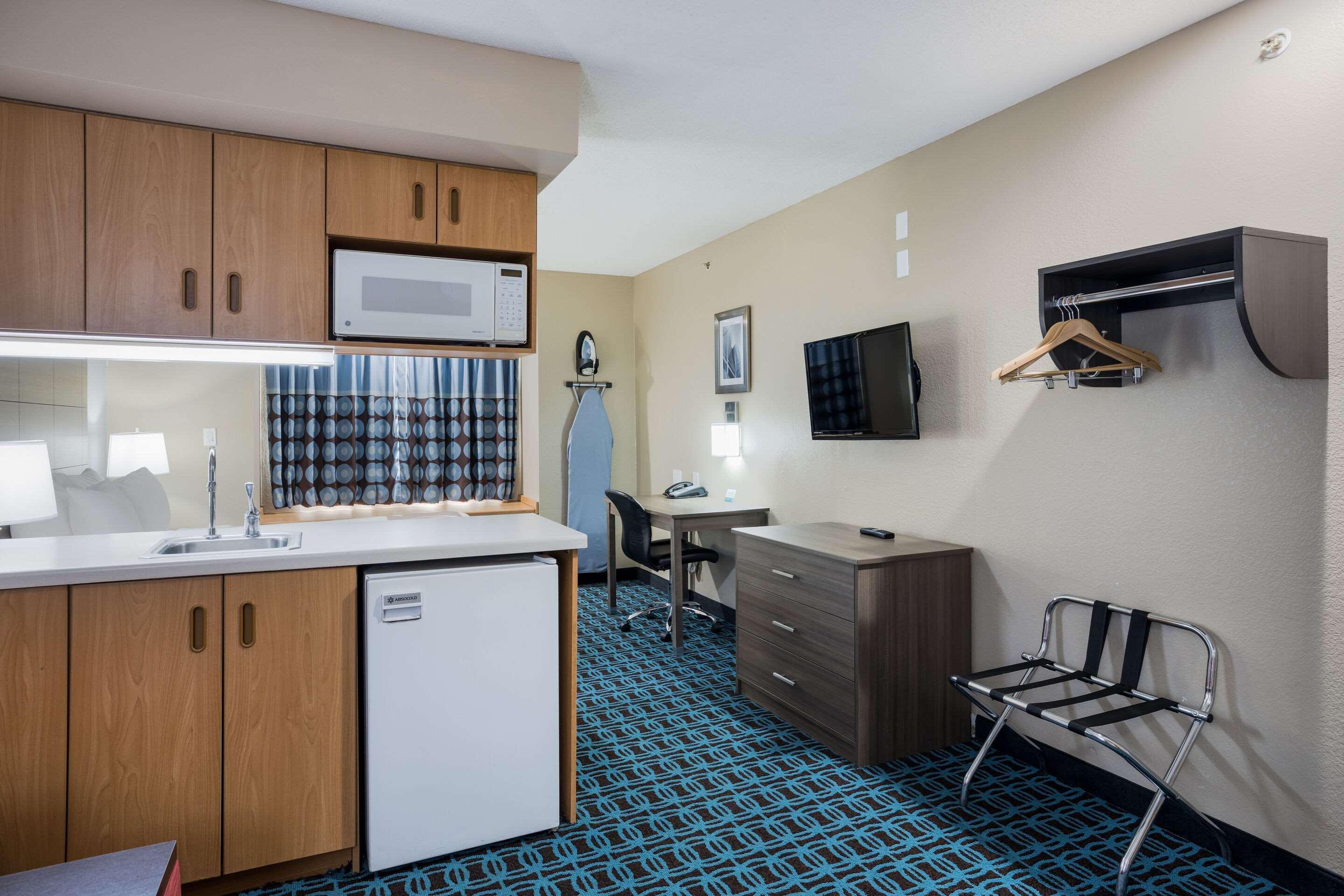 Sonesta Essential Hotel Блу Спрингс Екстериор снимка