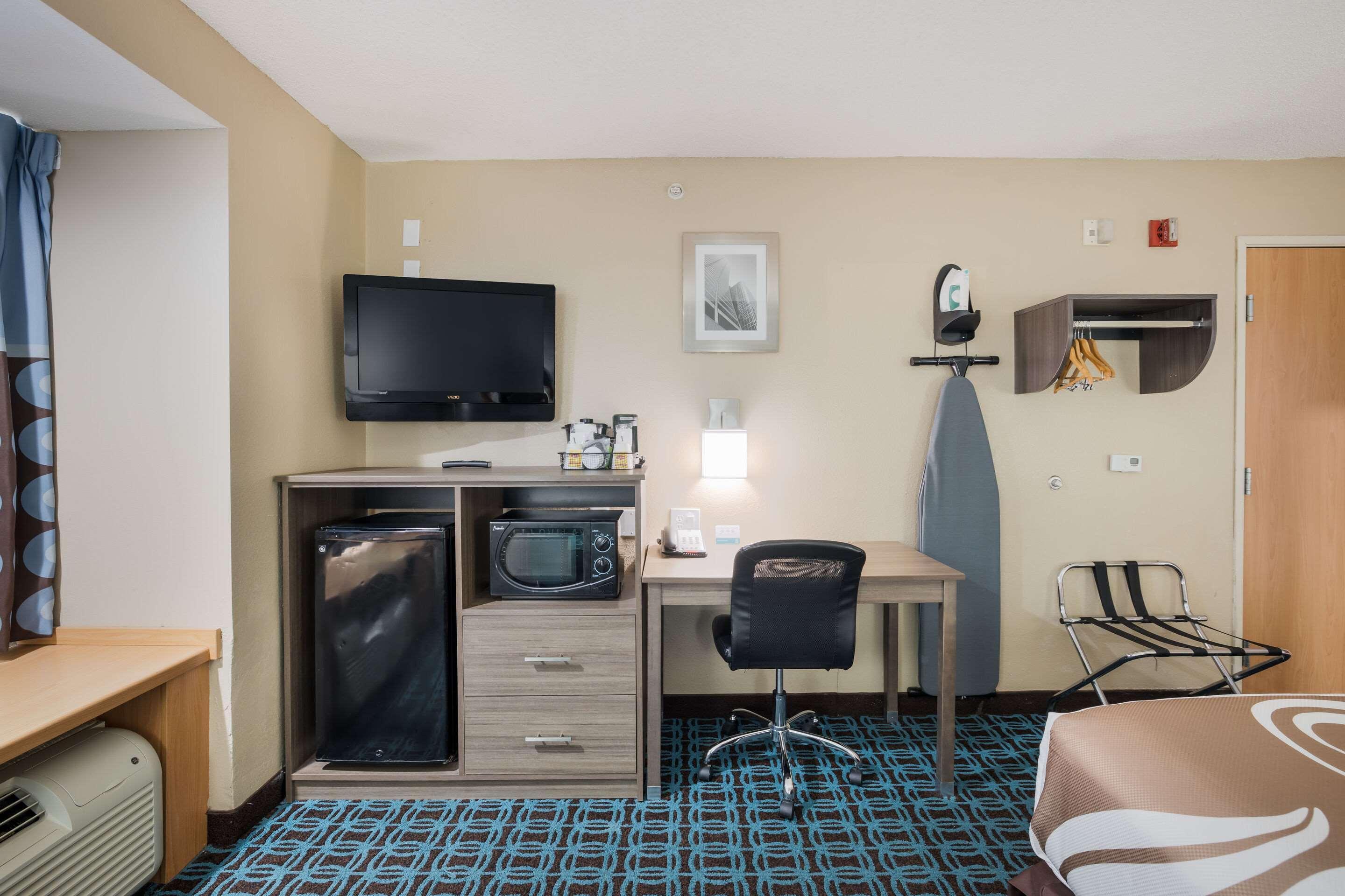 Sonesta Essential Hotel Блу Спрингс Екстериор снимка